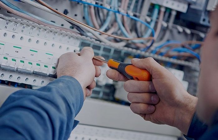 Electrician in Tempe